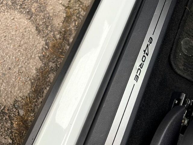 Белый Ниссан Ariya, объемом двигателя 0 л и пробегом 11 тыс. км за 27900 $, фото 7 на Automoto.ua