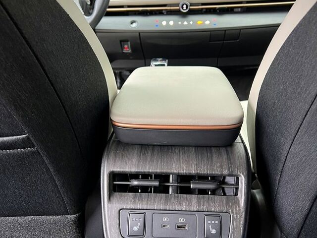 Белый Ниссан Ariya, объемом двигателя 0 л и пробегом 11 тыс. км за 27900 $, фото 10 на Automoto.ua