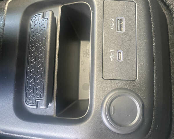 Серый Ниссан Ariya, объемом двигателя 0 л и пробегом 16 тыс. км за 26700 $, фото 12 на Automoto.ua