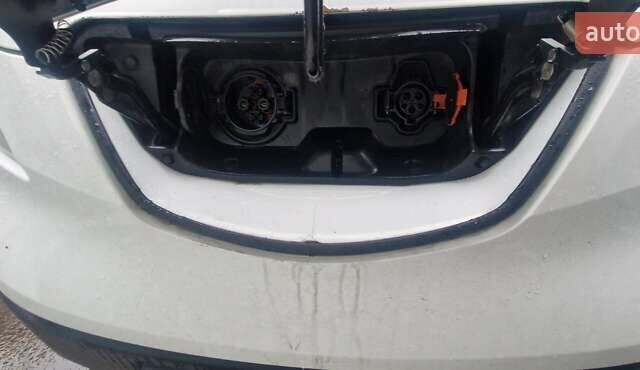 Белый Ниссан e-NV200, объемом двигателя 0 л и пробегом 120 тыс. км за 9500 $, фото 13 на Automoto.ua