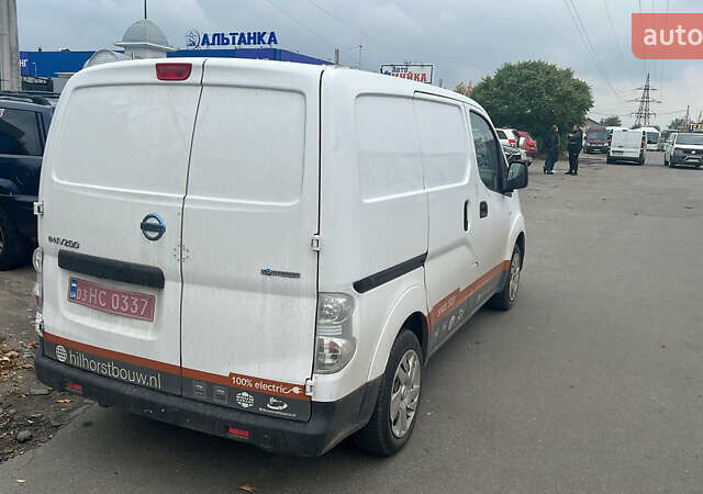 Белый Ниссан e-NV200, объемом двигателя 0 л и пробегом 158 тыс. км за 8500 $, фото 1 на Automoto.ua