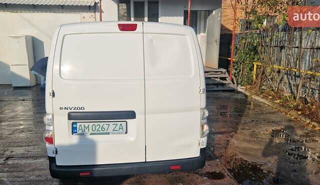 Белый Ниссан e-NV200, объемом двигателя 0 л и пробегом 120 тыс. км за 9500 $, фото 9 на Automoto.ua