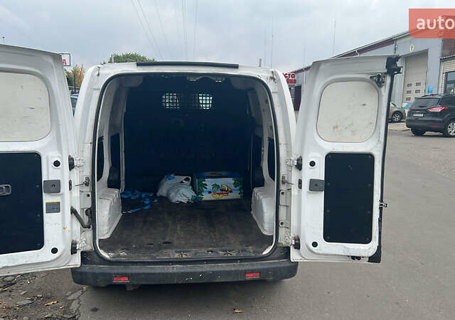 Белый Ниссан e-NV200, объемом двигателя 0 л и пробегом 158 тыс. км за 8500 $, фото 2 на Automoto.ua