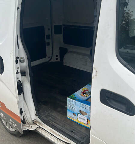 Белый Ниссан e-NV200, объемом двигателя 0 л и пробегом 158 тыс. км за 8500 $, фото 3 на Automoto.ua