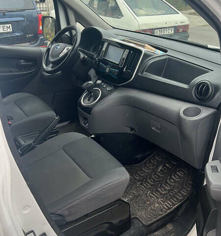 Белый Ниссан e-NV200, объемом двигателя 0 л и пробегом 158 тыс. км за 8500 $, фото 4 на Automoto.ua