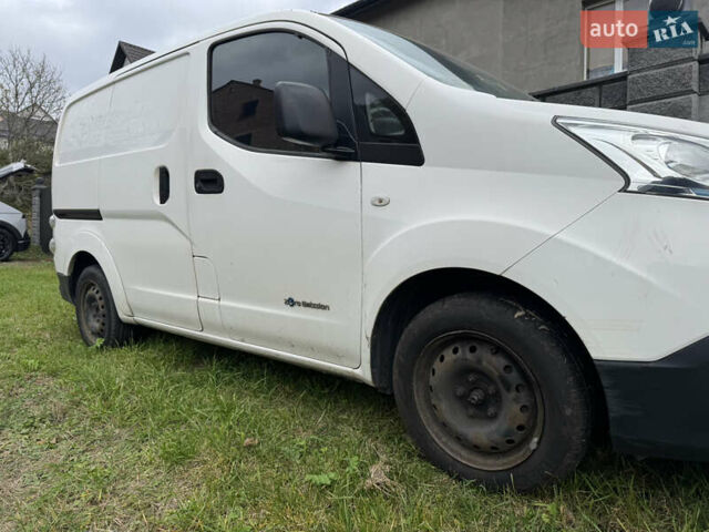 Белый Ниссан e-NV200, объемом двигателя 0 л и пробегом 203 тыс. км за 5600 $, фото 3 на Automoto.ua