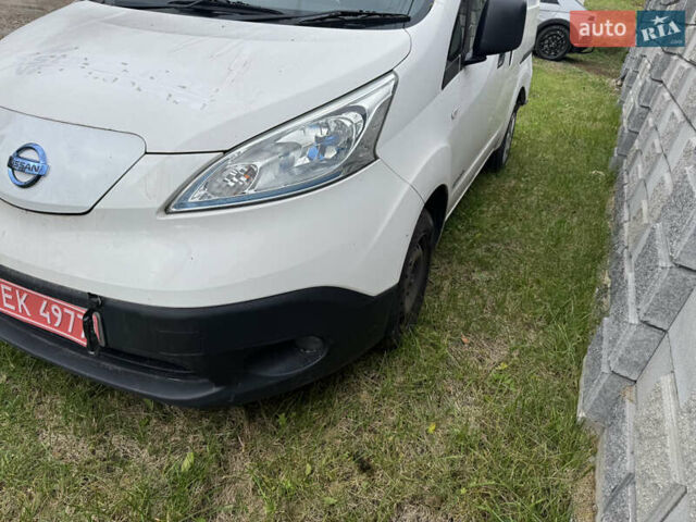 Белый Ниссан e-NV200, объемом двигателя 0 л и пробегом 203 тыс. км за 5600 $, фото 2 на Automoto.ua