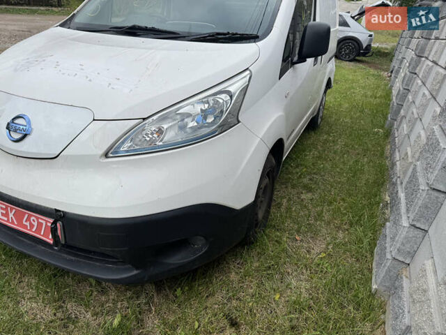 Белый Ниссан e-NV200, объемом двигателя 0 л и пробегом 203 тыс. км за 5600 $, фото 1 на Automoto.ua
