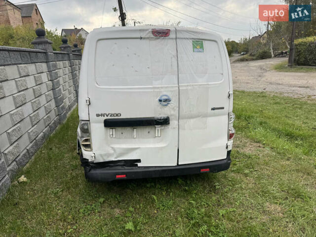 Белый Ниссан e-NV200, объемом двигателя 0 л и пробегом 203 тыс. км за 5600 $, фото 4 на Automoto.ua