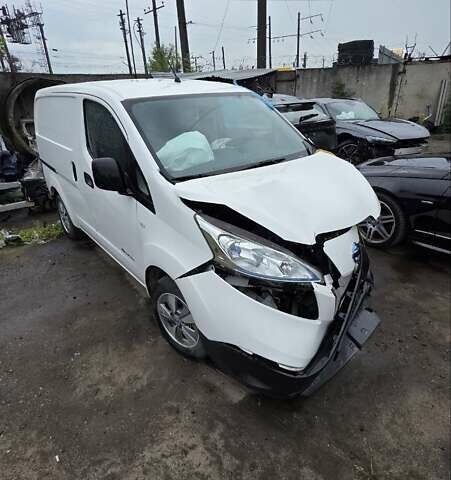 Белый Ниссан e-NV200, объемом двигателя 0 л и пробегом 31 тыс. км за 4800 $, фото 1 на Automoto.ua