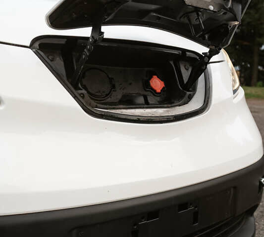 Белый Ниссан e-NV200, объемом двигателя 0 л и пробегом 76 тыс. км за 7000 $, фото 6 на Automoto.ua