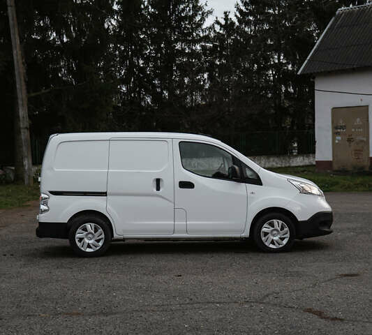 Белый Ниссан e-NV200, объемом двигателя 0 л и пробегом 76 тыс. км за 7000 $, фото 7 на Automoto.ua