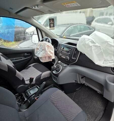 Белый Ниссан e-NV200, объемом двигателя 0 л и пробегом 31 тыс. км за 4800 $, фото 6 на Automoto.ua