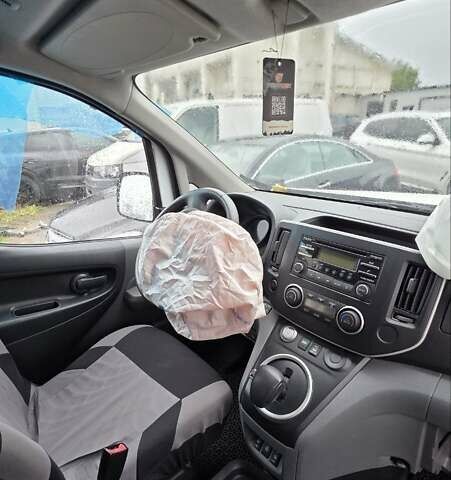 Белый Ниссан e-NV200, объемом двигателя 0 л и пробегом 31 тыс. км за 4800 $, фото 7 на Automoto.ua