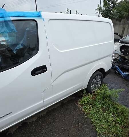 Белый Ниссан e-NV200, объемом двигателя 0 л и пробегом 31 тыс. км за 4800 $, фото 5 на Automoto.ua