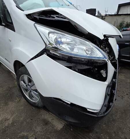 Белый Ниссан e-NV200, объемом двигателя 0 л и пробегом 31 тыс. км за 4800 $, фото 2 на Automoto.ua