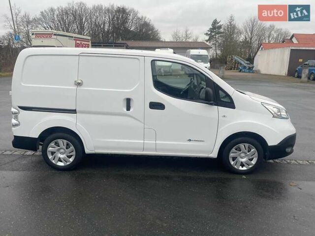 Белый Ниссан e-NV200, объемом двигателя 0 л и пробегом 5 тыс. км за 10500 $, фото 2 на Automoto.ua