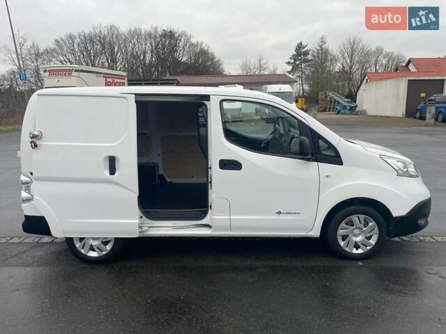 Белый Ниссан e-NV200, объемом двигателя 0 л и пробегом 5 тыс. км за 10500 $, фото 4 на Automoto.ua