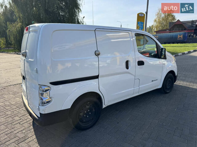 Белый Ниссан e-NV200, объемом двигателя 0 л и пробегом 48 тыс. км за 10500 $, фото 4 на Automoto.ua