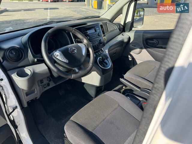 Белый Ниссан e-NV200, объемом двигателя 0 л и пробегом 48 тыс. км за 10500 $, фото 10 на Automoto.ua