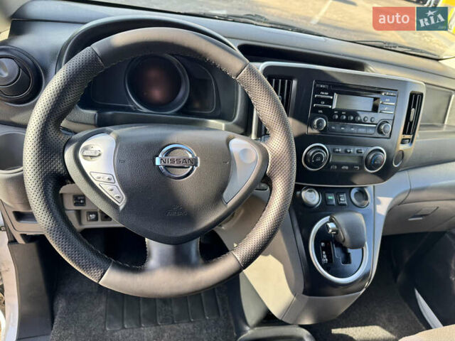 Белый Ниссан e-NV200, объемом двигателя 0 л и пробегом 48 тыс. км за 10500 $, фото 12 на Automoto.ua