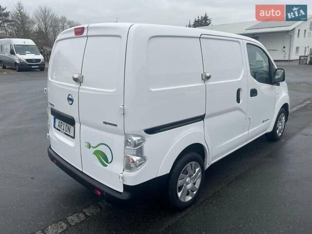 Белый Ниссан e-NV200, объемом двигателя 0 л и пробегом 5 тыс. км за 10500 $, фото 5 на Automoto.ua