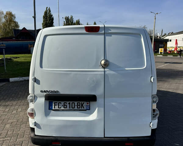 Белый Ниссан e-NV200, объемом двигателя 0 л и пробегом 48 тыс. км за 10500 $, фото 5 на Automoto.ua