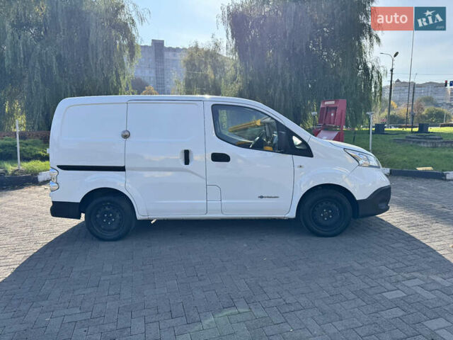 Белый Ниссан e-NV200, объемом двигателя 0 л и пробегом 48 тыс. км за 10500 $, фото 3 на Automoto.ua
