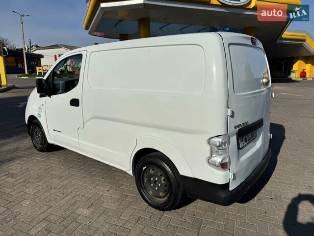 Белый Ниссан e-NV200, объемом двигателя 0 л и пробегом 48 тыс. км за 10500 $, фото 6 на Automoto.ua