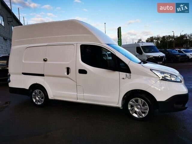 Белый Ниссан e-NV200, объемом двигателя 0 л и пробегом 49 тыс. км за 13500 $, фото 3 на Automoto.ua