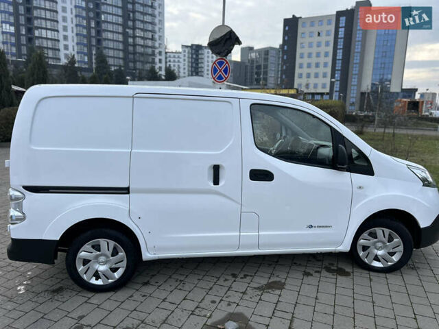 Белый Ниссан e-NV200, объемом двигателя 0 л и пробегом 8 тыс. км за 14300 $, фото 6 на Automoto.ua