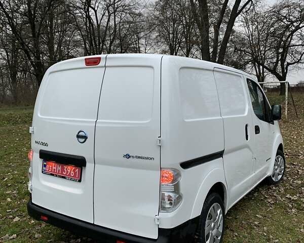 Білий Ніссан e-NV200, об'ємом двигуна 0 л та пробігом 92 тис. км за 12500 $, фото 29 на Automoto.ua