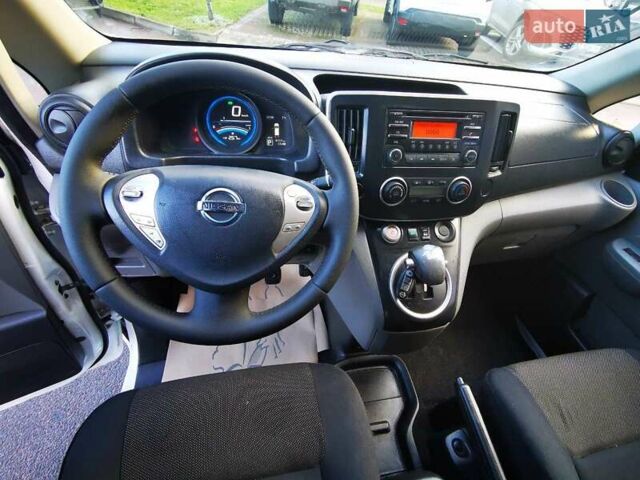 Белый Ниссан e-NV200, объемом двигателя 0 л и пробегом 49 тыс. км за 13500 $, фото 14 на Automoto.ua