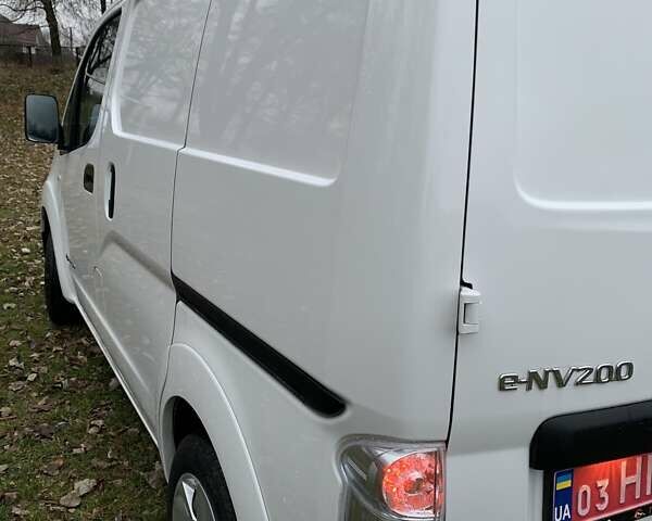 Білий Ніссан e-NV200, об'ємом двигуна 0 л та пробігом 92 тис. км за 12500 $, фото 33 на Automoto.ua
