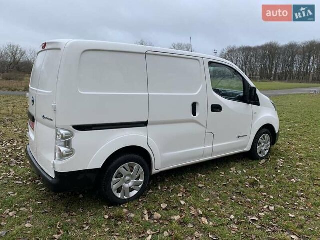Білий Ніссан e-NV200, об'ємом двигуна 0 л та пробігом 92 тис. км за 12500 $, фото 5 на Automoto.ua