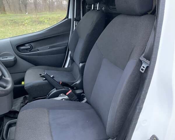 Білий Ніссан e-NV200, об'ємом двигуна 0 л та пробігом 92 тис. км за 12500 $, фото 38 на Automoto.ua