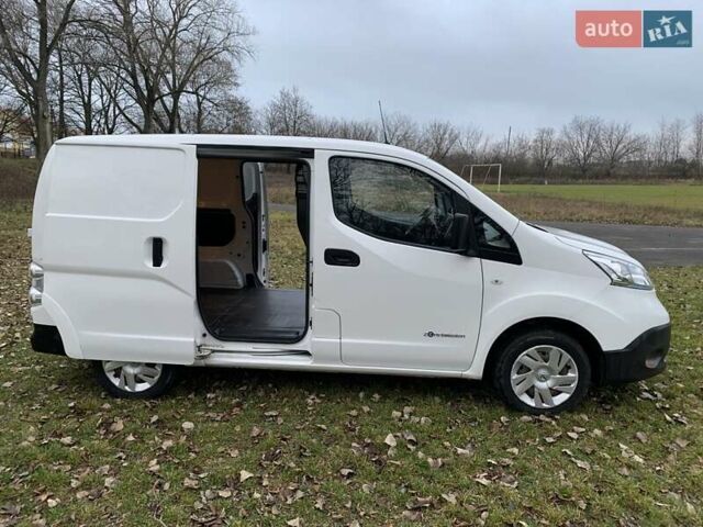 Білий Ніссан e-NV200, об'ємом двигуна 0 л та пробігом 92 тис. км за 12500 $, фото 19 на Automoto.ua