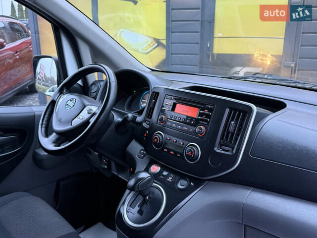 Белый Ниссан e-NV200, объемом двигателя 0 л и пробегом 145 тыс. км за 12700 $, фото 4 на Automoto.ua