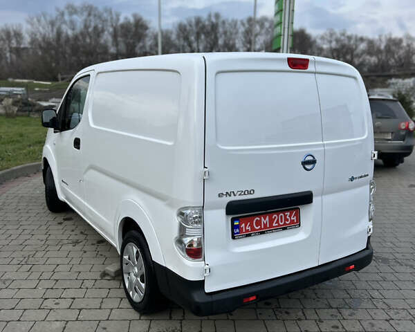 Белый Ниссан e-NV200, объемом двигателя 0 л и пробегом 8 тыс. км за 14300 $, фото 4 на Automoto.ua
