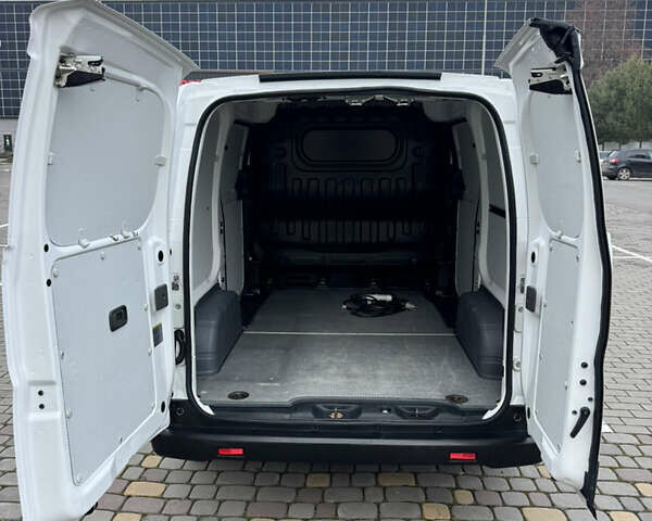 Белый Ниссан e-NV200, объемом двигателя 0 л и пробегом 32 тыс. км за 13700 $, фото 23 на Automoto.ua