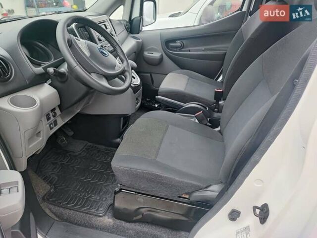 Белый Ниссан e-NV200, объемом двигателя 0 л и пробегом 80 тыс. км за 13500 $, фото 4 на Automoto.ua