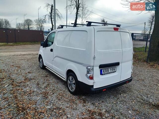 Белый Ниссан e-NV200, объемом двигателя 0 л и пробегом 80 тыс. км за 13500 $, фото 10 на Automoto.ua