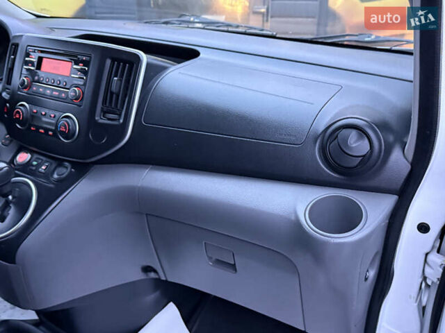 Белый Ниссан e-NV200, объемом двигателя 0 л и пробегом 145 тыс. км за 12700 $, фото 26 на Automoto.ua