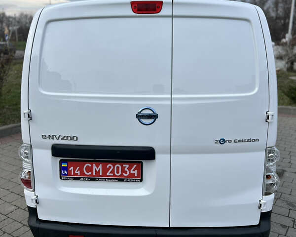 Белый Ниссан e-NV200, объемом двигателя 0 л и пробегом 8 тыс. км за 14300 $, фото 3 на Automoto.ua