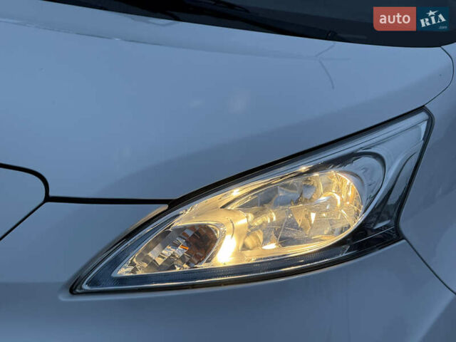 Белый Ниссан e-NV200, объемом двигателя 0 л и пробегом 145 тыс. км за 12700 $, фото 12 на Automoto.ua