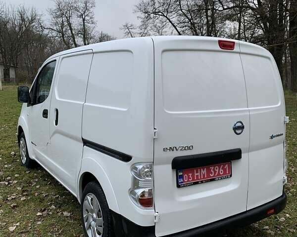Білий Ніссан e-NV200, об'ємом двигуна 0 л та пробігом 92 тис. км за 12500 $, фото 10 на Automoto.ua