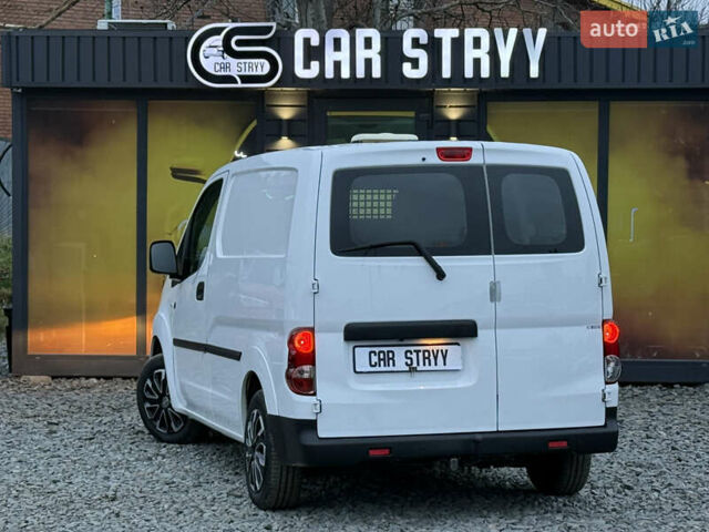 Белый Ниссан e-NV200, объемом двигателя 0 л и пробегом 145 тыс. км за 12700 $, фото 14 на Automoto.ua