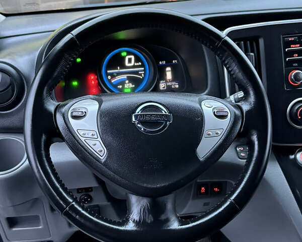Белый Ниссан e-NV200, объемом двигателя 0 л и пробегом 145 тыс. км за 12700 $, фото 35 на Automoto.ua