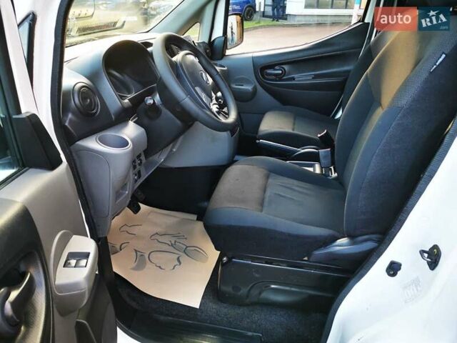 Белый Ниссан e-NV200, объемом двигателя 0 л и пробегом 49 тыс. км за 13500 $, фото 13 на Automoto.ua