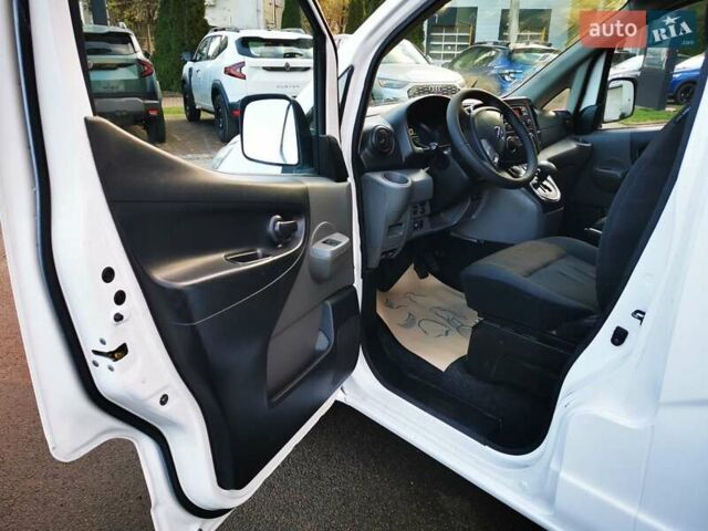 Белый Ниссан e-NV200, объемом двигателя 0 л и пробегом 49 тыс. км за 13500 $, фото 12 на Automoto.ua